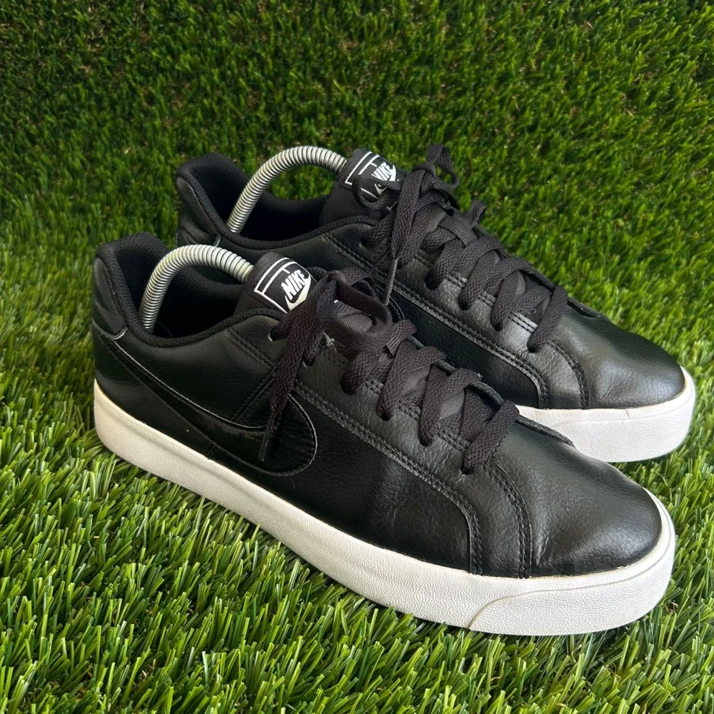 Nike court royale